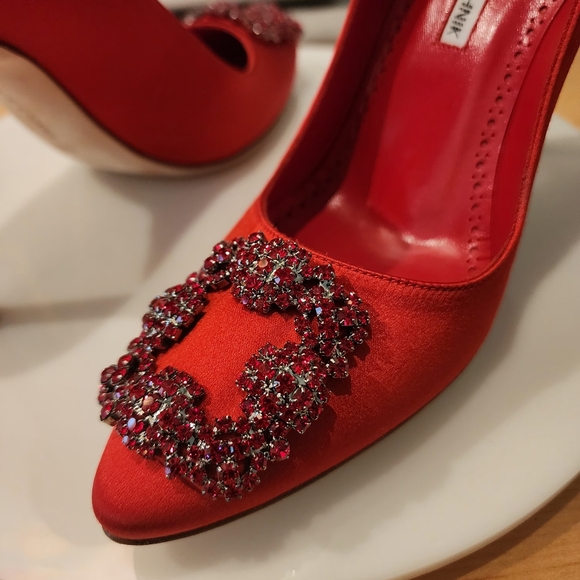 💯Authentic Manolo Blahnik HANGISI Red Satin Jewel Buckle Pumps - Picture 10 of 17